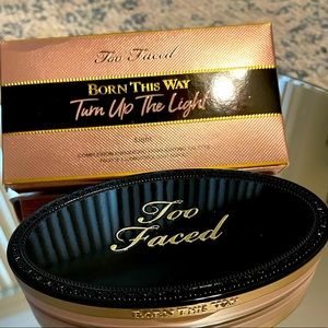 Too Faced “born this way” TURN UP THE LIGHT